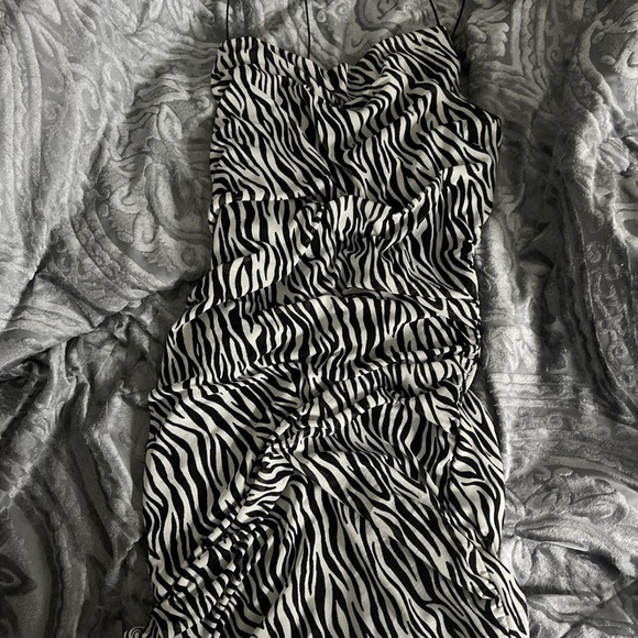 Really pretty y2k zebra dress!<3 never worn - Picture 2 of 2